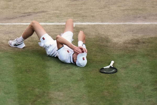 Sinner triunfa en Wimbledon con un impresionante 100% de rendimiento para defender su título frente a Zverev.