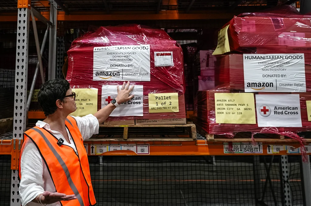 Amazon utiliza su experiencia en logística para facilitar la ayuda en crisis globales