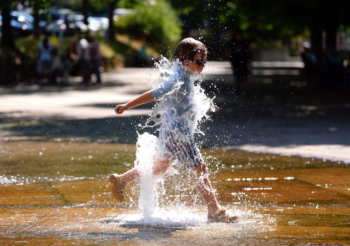 Investigación universitaria revela que el cambio climático elevó las temperaturas entre 3 y 4 grados, provocando más de 2.700 muertes por olas de calor en el Reino Unido