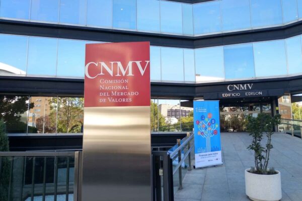 La CNMV exonera a las gestoras de fondos de la obligación de informes trimestrales y auditorías internas