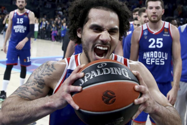 Fenerbahçe potencia su plantilla con la incorporación del estelar Shane Larkin