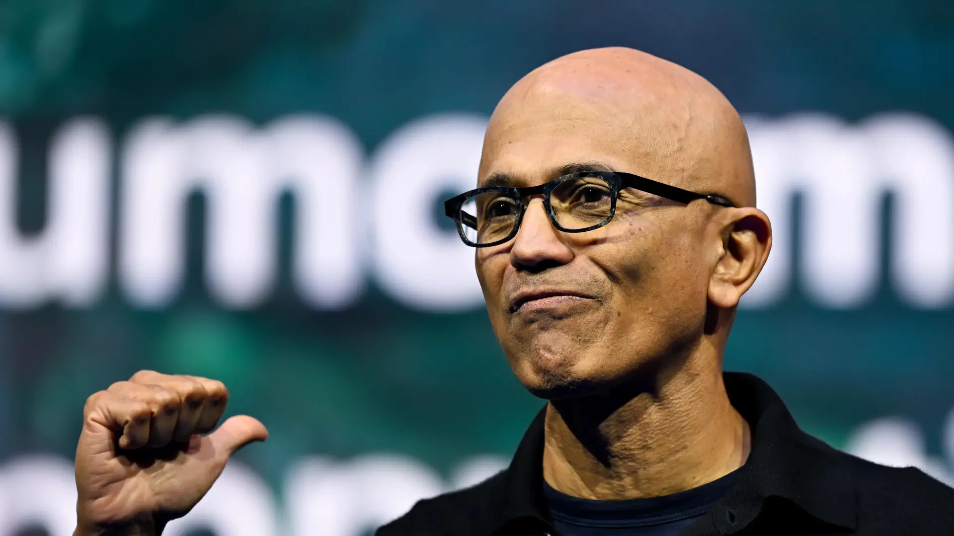 Satya Nadella advierte sobre el impacto de la IA en la privacidad de los datos empresariales