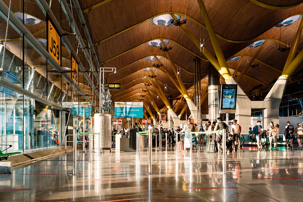 Aena y las aerolíneas discuten sobre el récord histórico de pasajeros en el primer semestre del año