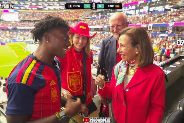 Ana Botín y Juan Roig toman una foto con IShowSpeed en el partido España-Francia y le sugieren abrir una cuenta en Openbank