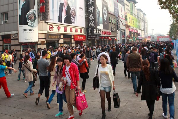 China registra un crecimiento del PIB del 0,9% en el segundo trimestre, marcando una desaceleración económica significativa