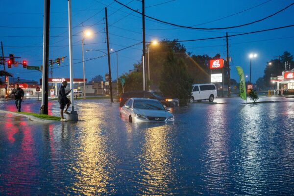 Trump limita la ayuda de FEMA tras desastres en EE. UU., favoreciendo a republicanos sobre demócratas