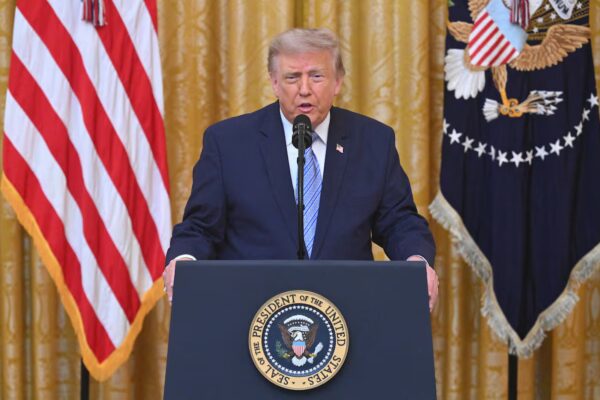 Trump revive las acusaciones de fraude electoral de 2020 y señala la influencia de China en su derrota