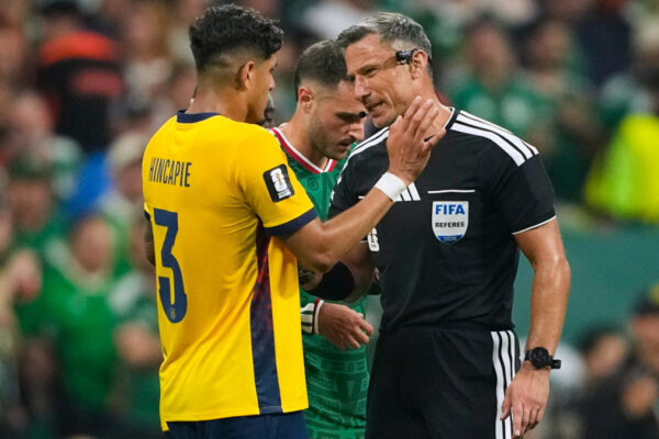 Vincic, árbitro del polémico penal a Hincapié por la 'ley Vinicius', dirigirá la final del Mundial