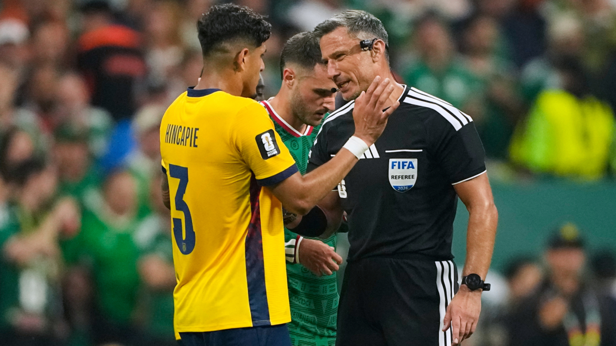 Vincic, árbitro del polémico penal a Hincapié por la 'ley Vinicius', dirigirá la final del Mundial