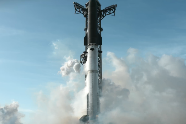 SpaceX interrumpe inesperadamente el segundo lanzamiento de Starship V3 tras el encendido.