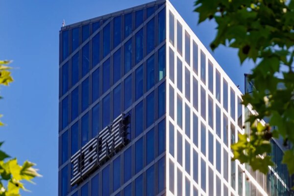 IBM se recupera tras una semana desafiante: especialistas analizan su futuro en inteligencia artificial y su relevancia en el mercado global