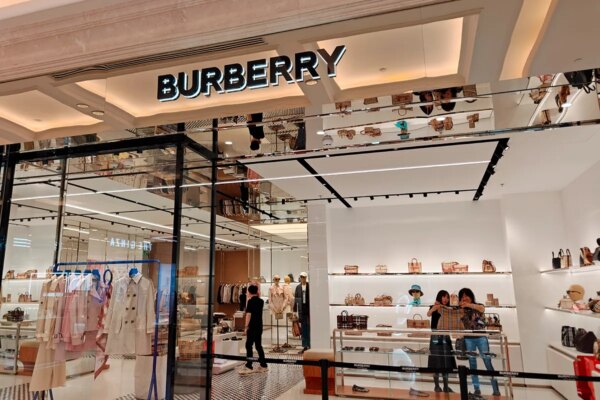 Burberry registra un aumento del 5% impulsado por el crecimiento en EE. UU. y China