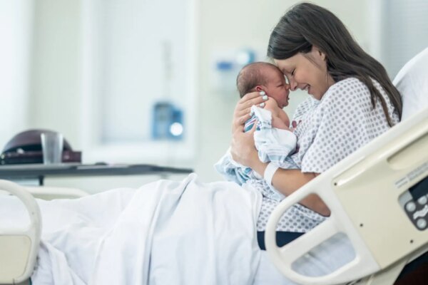 Las cotizaciones por maternidad contribuyen a tu jubilación, incluso si no aparecen en tu historial laboral