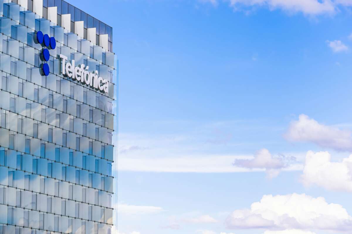 Telefónica disminuye el absentismo laboral a la mitad en 2025 tras su salida de Argentina