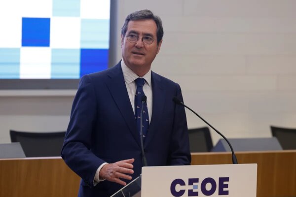 CEOE propone identificar a expertos en absentismo y aplaude la iniciativa de Feijóo
