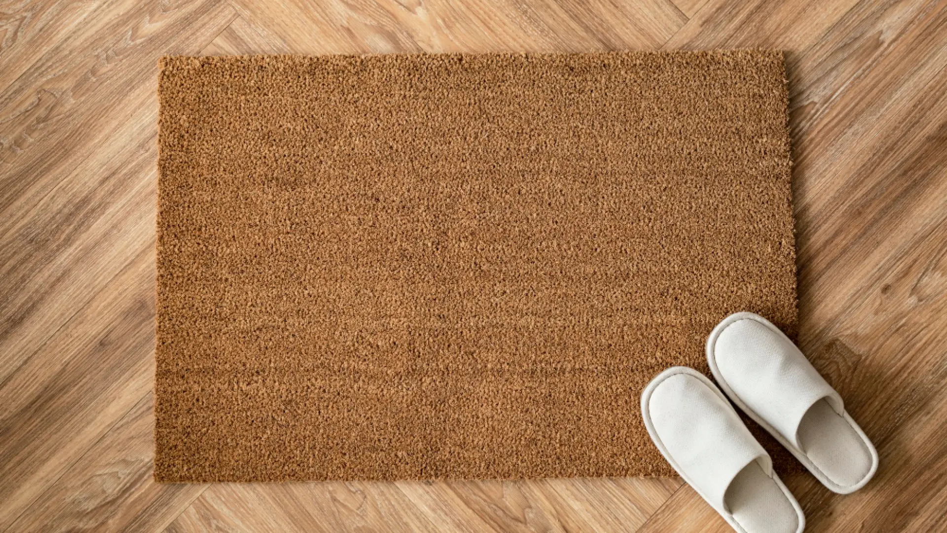 Multa establecida para quienes sacudan felpudos desde la ventana en la comunidad