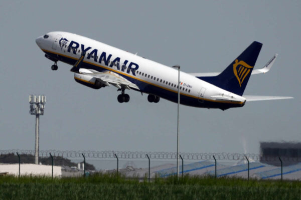 Vueling y Wizz Air impulsan su crecimiento en España frente a la caída de cuota de Ryanair