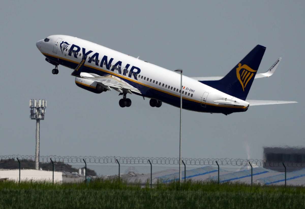 Vueling y Wizz Air impulsan su crecimiento en España frente a la caída de cuota de Ryanair