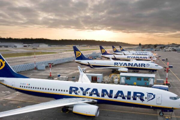 Ryanair informa una caída del 34% en beneficios trimestrales a pesar del aumento histórico en el número de pasajeros