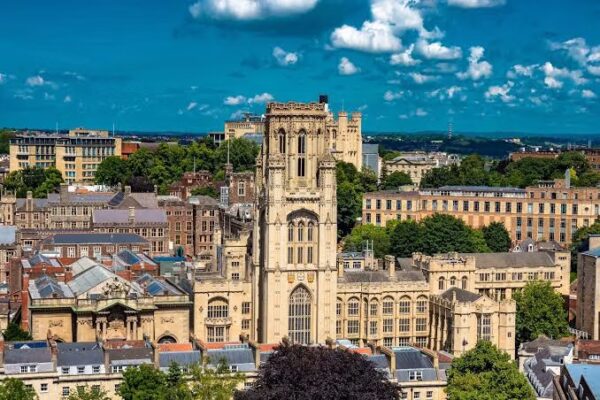 Empresas emergentes de la Universidad de Bristol buscan financiamiento para crecer.