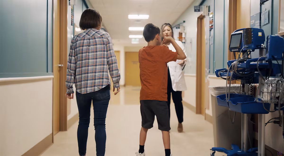 Un avance genético permite a un adolescente dar su primer paso sin apoyo