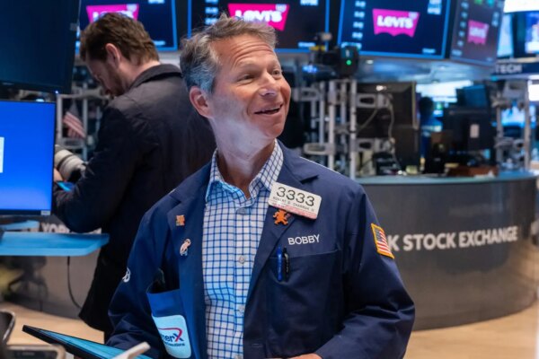El Nasdaq finaliza su caída semanal impulsado por la recuperación del sector de semiconductores