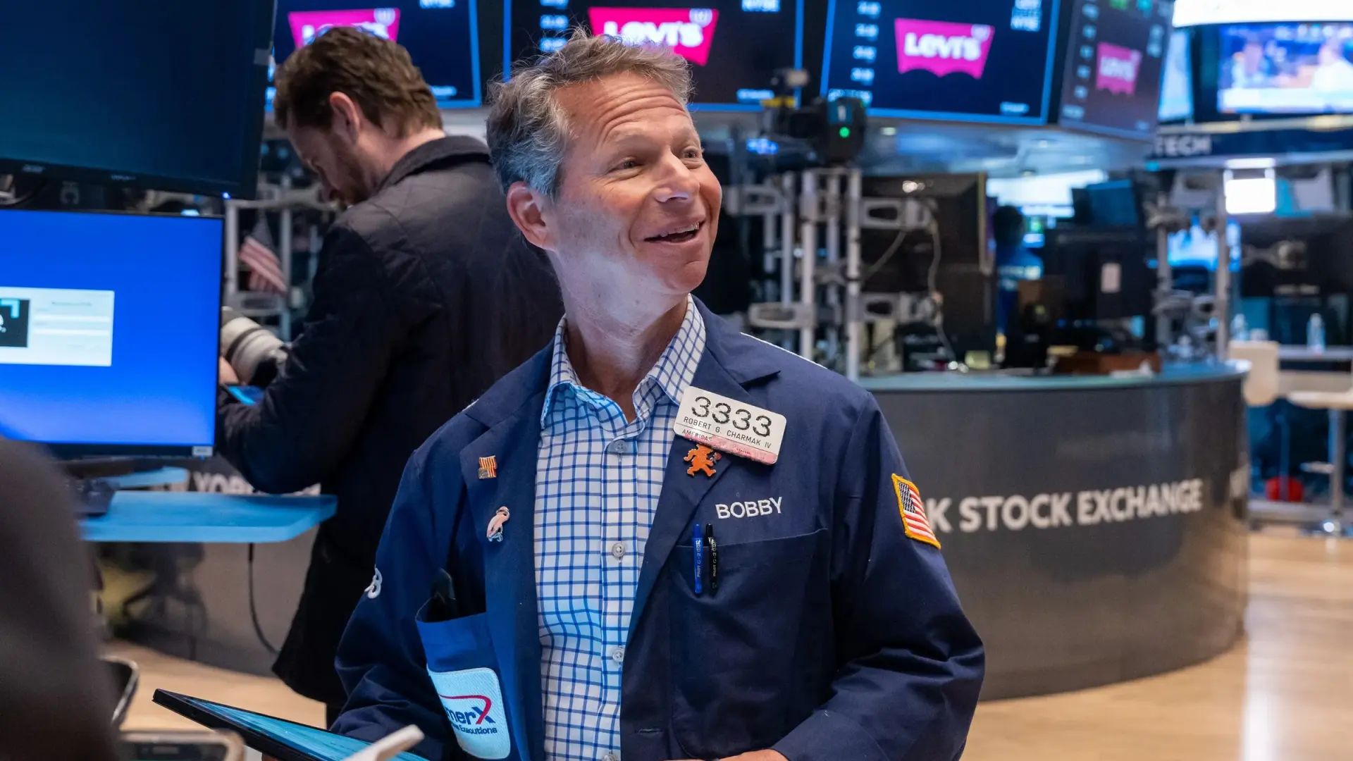 El Nasdaq finaliza su caída semanal impulsado por la recuperación del sector de semiconductores
