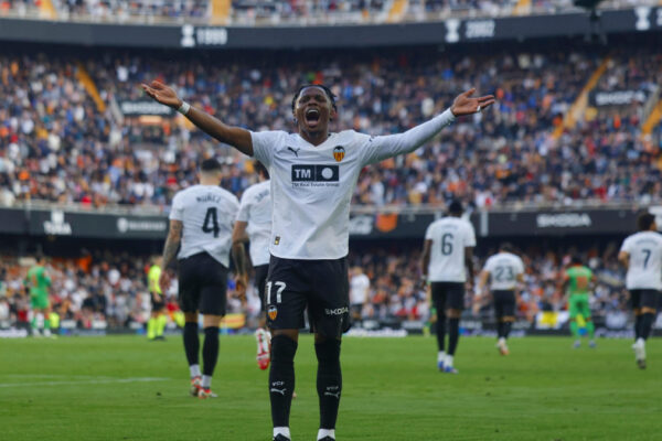 El Leeds bloquea el regreso de Ramazani al Valencia mientras intensifica sus esfuerzos por volver al club español.