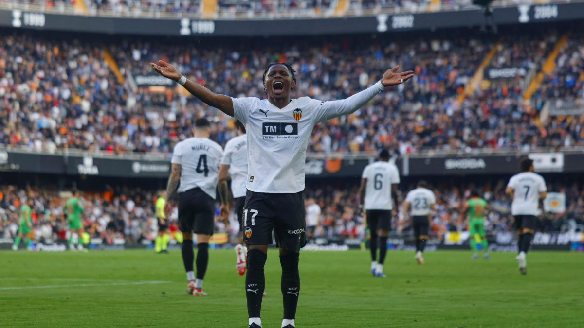 El Leeds bloquea el regreso de Ramazani al Valencia mientras intensifica sus esfuerzos por volver al club español.
