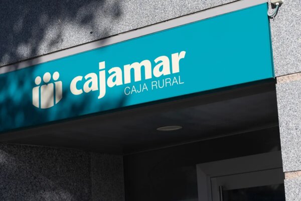 CTT recibe interés por su filial bancaria en medio de especulaciones sobre la fusión con Cajamar