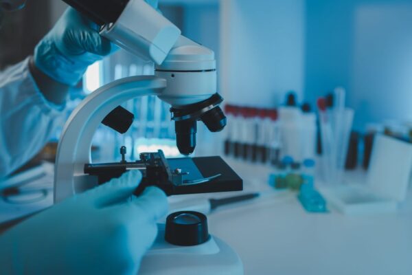 IVI RMA lanzará en España una innovadora plataforma de IA y robótica para revolucionar los laboratorios de fertilidad