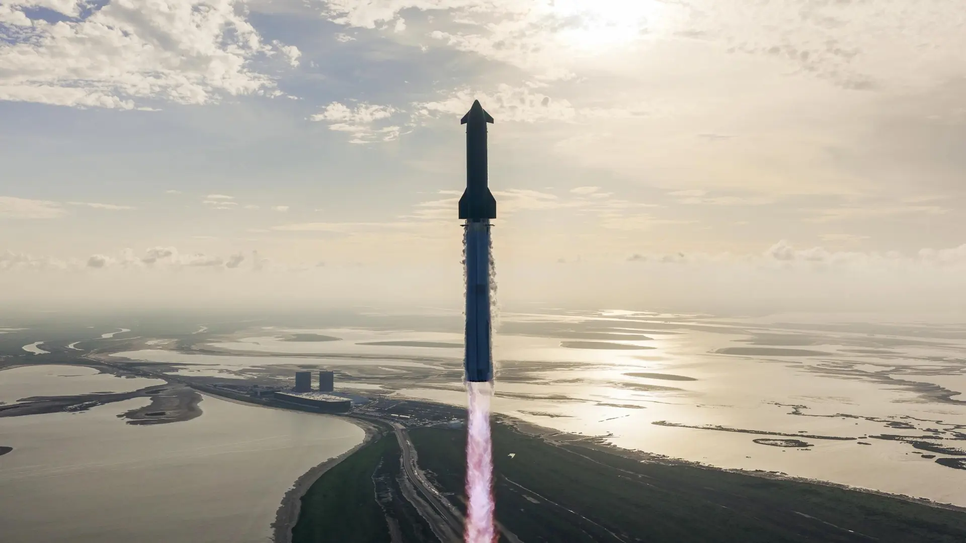 Starship: El costoso megacohete de SpaceX esencial para Artemis y el futuro de la exploración espacial.