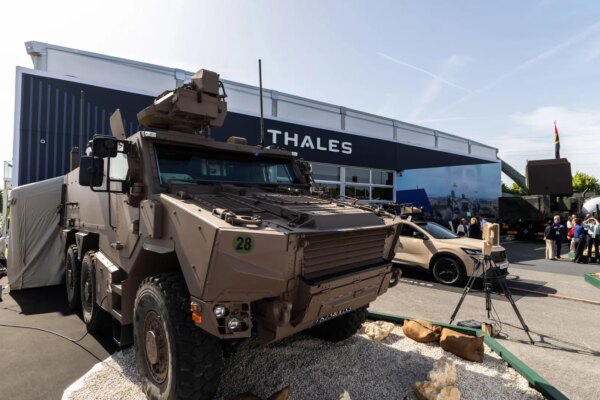Thales incrementa sus pedidos en el primer semestre: 28% más en defensa y 23% en el sector aeroespacial.