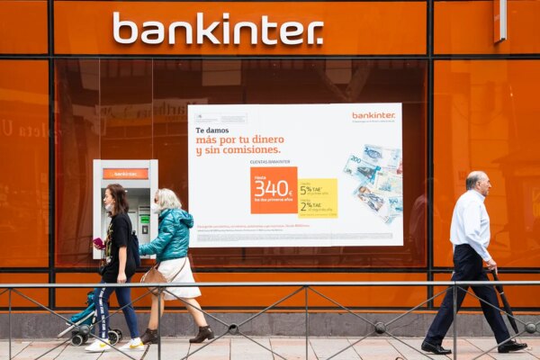 Bankinter amplía su oferta de hipotecas en Portugal e Irlanda, pero limita su presencia en España.