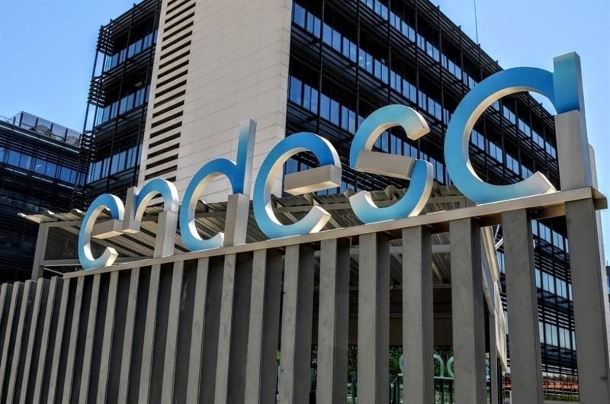 Endesa enfrenta desafíos significativos ante la crisis de Holaluz