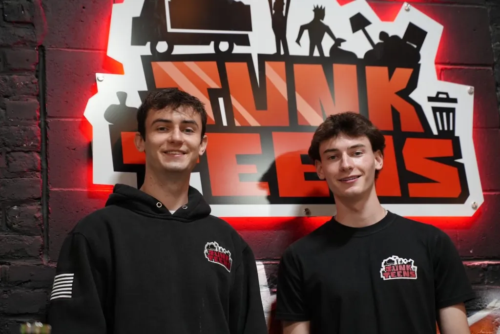 Hermanos logran $3 millones anuales con codificación AI enfocada en jóvenes emprendedores