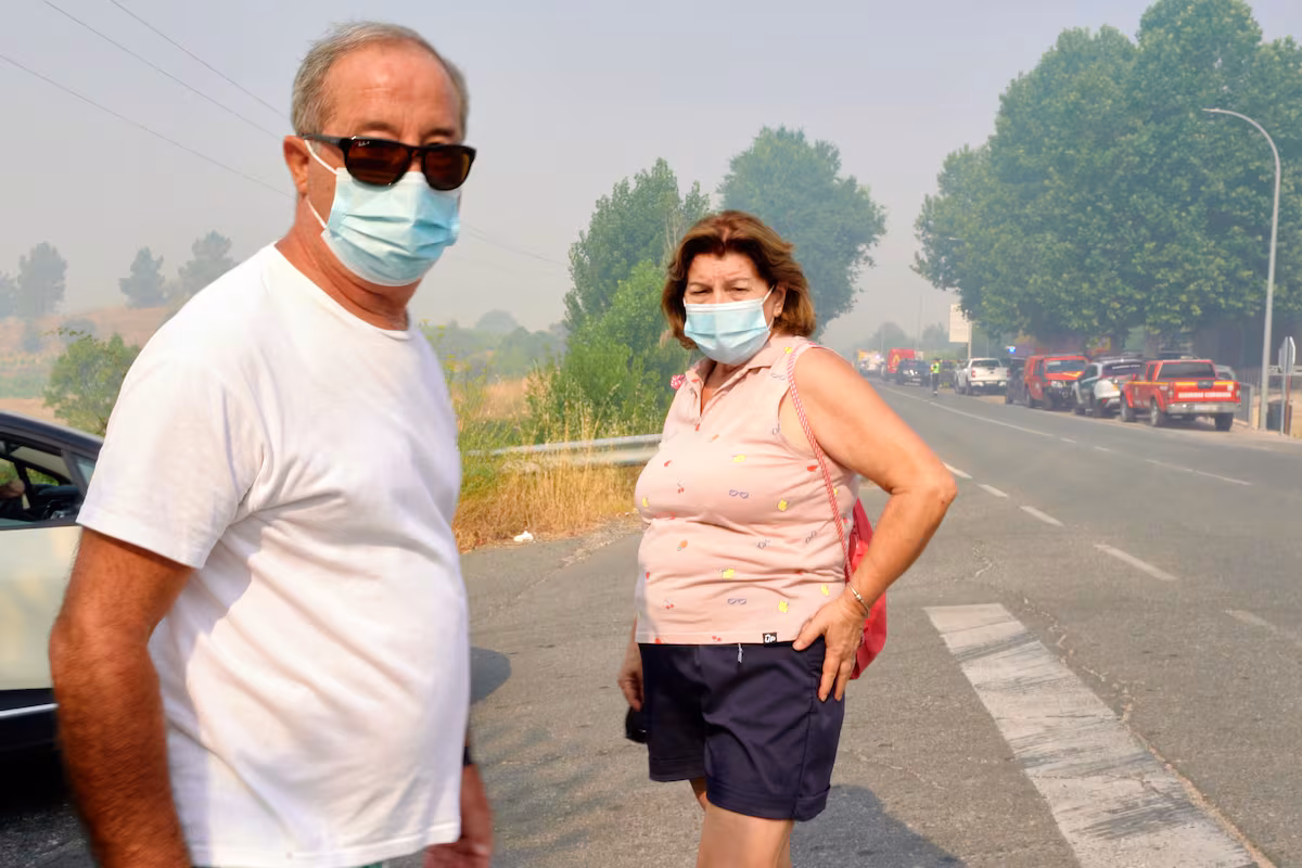 Gobierno recomienda el uso de mascarillas y permanecer en interiores debido a los incendios en Madrid y Ávila