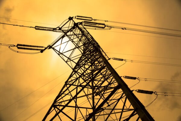 Un incidente con una línea de alta tensión revela un creciente problema en los centros de datos de IA: posibles soluciones.