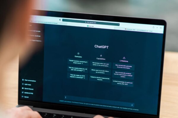 Información esencial que no debes revelar a la IA para proteger tu empleo y privacidad