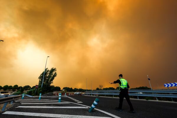Incendios en Madrid y Ávila consumen 45.000 hectáreas y provocan evacuaciones de más de 88.500 ciudadanos.