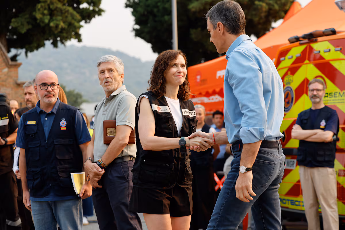 El Gobierno y la presidenta Ayuso establecen un frente común ante la emergencia del incendio en España