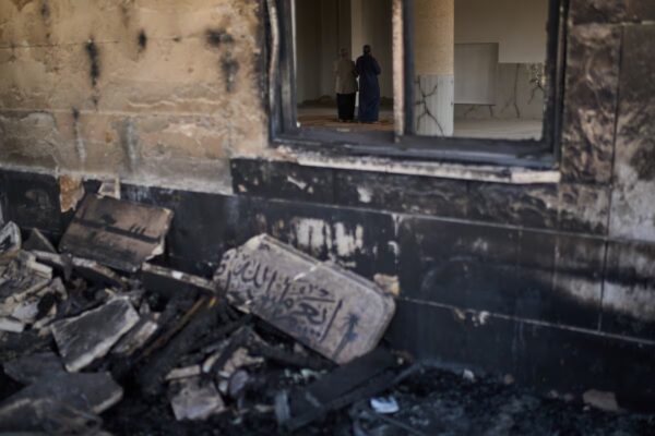 Conflicto en Cisjordania: Incendios en mezquitas, vehículos y campos por parte de colonos israelíes