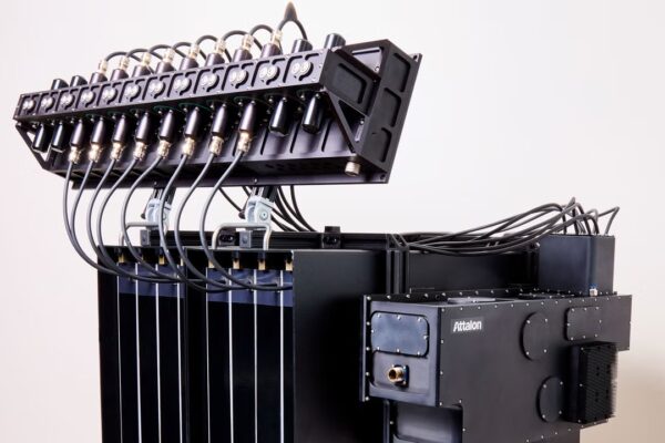 Un diminuto conector de fibra óptica podría preparar las armas láser para el campo de batalla.