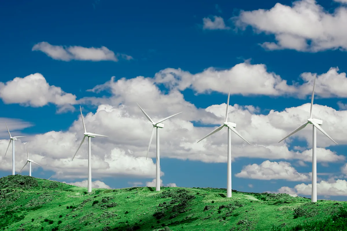 Galp adquiere cartera eólica de Acciona Energía por 420 millones, fortaleciendo su segmento eléctrico.