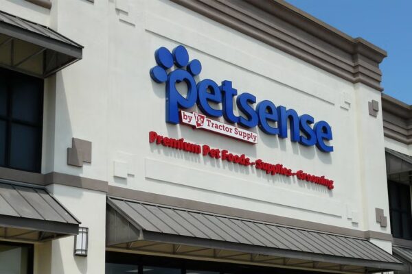 Petsense reduce su presencia física: Se amplía la lista de locales en riesgo ante cambios en el consumo de productos para mascotas.