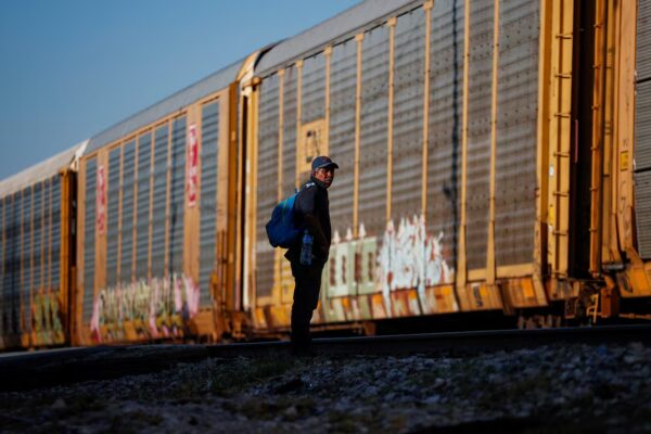 Tragedia en Texas: Siete inmigrantes pierden la vida en un tren durante su difícil travesía