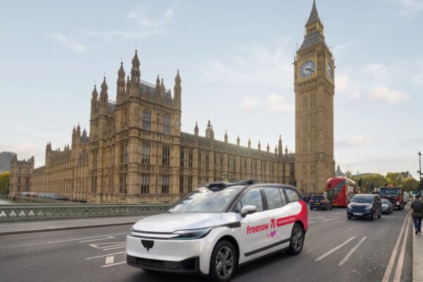 Lyft y Baidu inician pruebas de robotaxis en Londres, sumándose a la competencia del transporte autónomo.