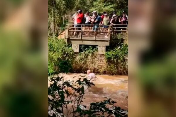 Turista neerlandés fallece tras volcar en una embarcación en las majestuosamente peligrosas cataratas de Iguazú