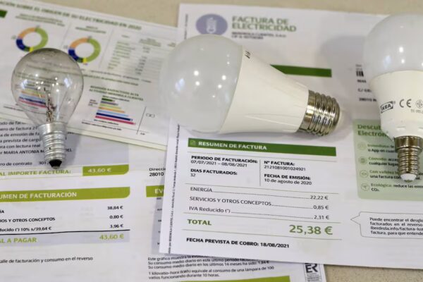 Holaluz defiende ante la Transición su situación libre de deudas con las distribuidoras energéticas