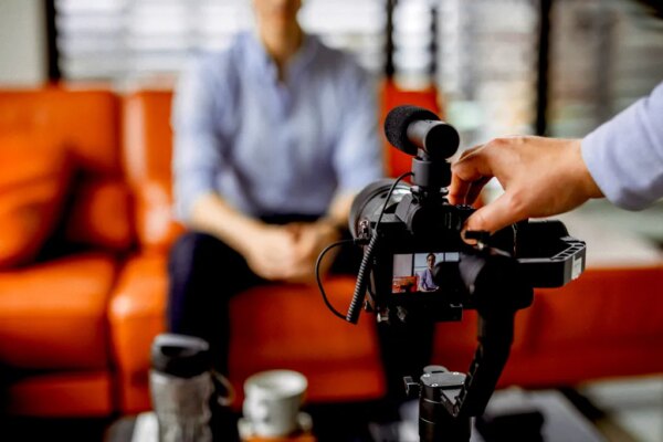 Transforma a tus espectadores en clientes fieles: el poder de las transmisiones en vivo en YouTube.